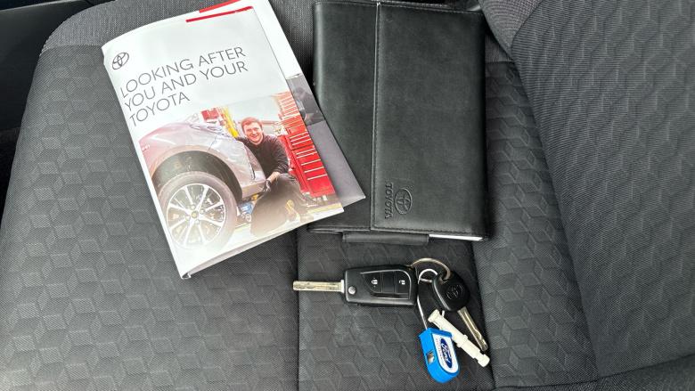 Toyota Yaris 1.5 Hybrid Design 5dr CVT Hybrid Hatchback